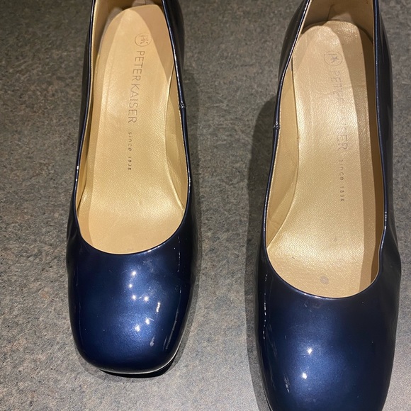 PETER KAISER PATENT LEATHER 2.5 HEEL PUMP IN BLUE / COMFORT / SIZE 5 - Picture 1 of 9